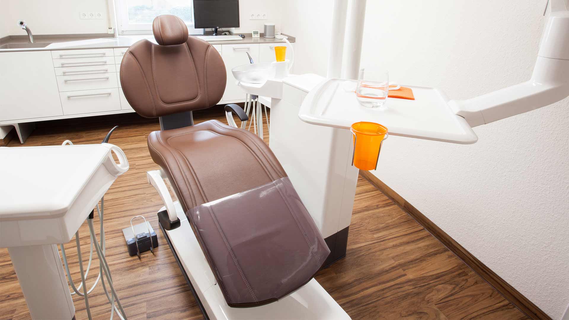 Behandlungsstuhl Zahnarzt Freiburg mundharmonie Zahngesundheit Prophylaxe