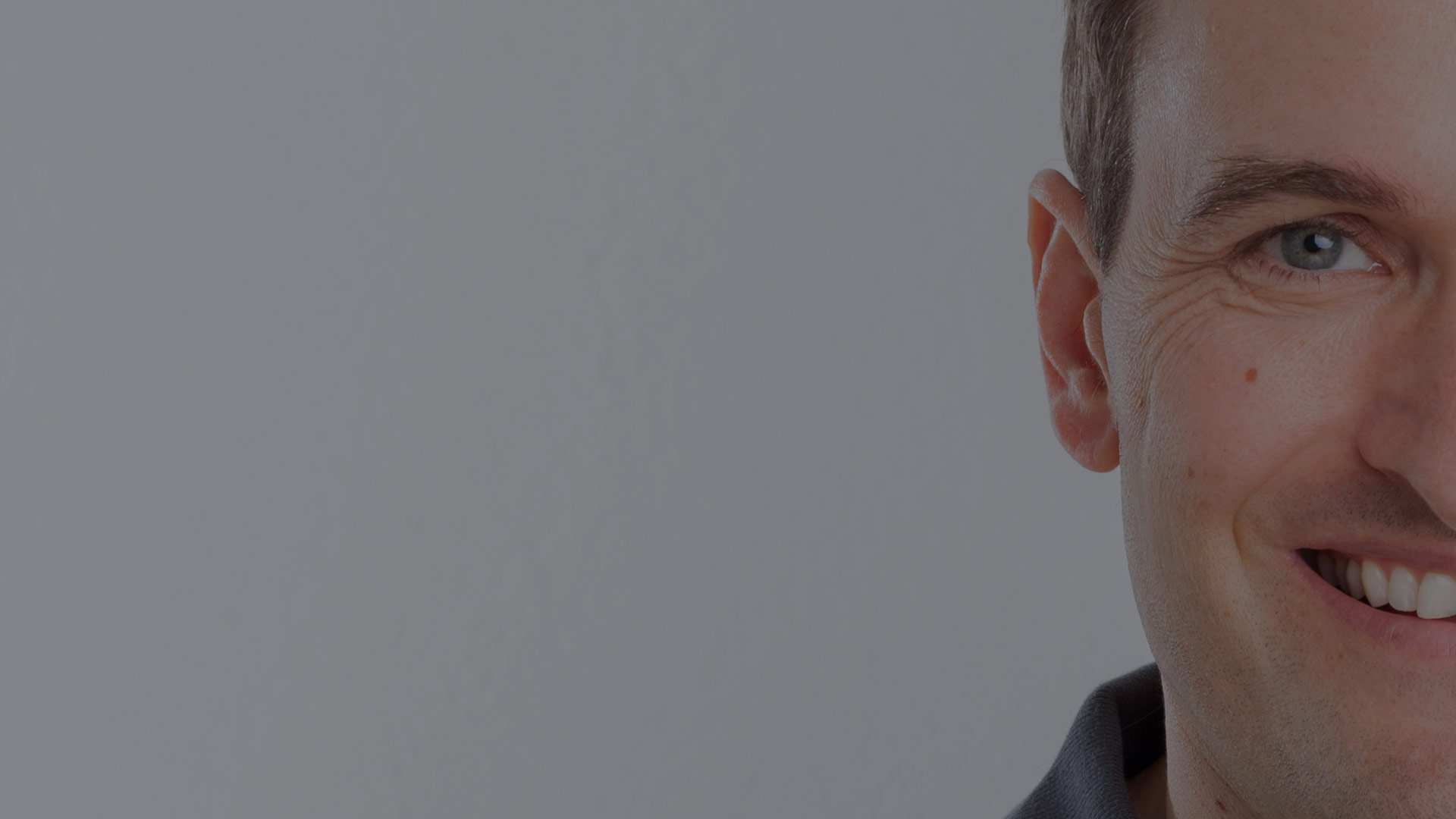 Michel Kujawski Zahnarzt Freiburg Tiengen mundharmonie Zahngesundheit Portrait für Slider Homepage